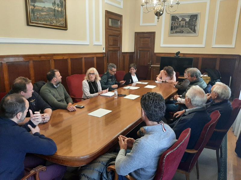 La subdelegada del Gobierno en Huesca y el teniente coronel jefe de la Comandancia de Huesca se reúnen con varios alcaldes para prevenir la actividad delictiva en el medio rural