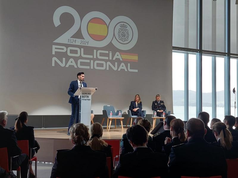 Gómez de Diego asiste a las VII Jornadas de Igualdad de la Policía Nacional que se celebran en Santander