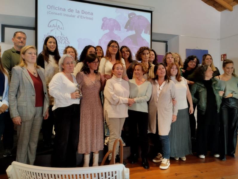 La Oficina de la Dona del Consell de Eivissa recibe el reconocimiento Meninas 2023 de la Dirección Insular de la AGE 