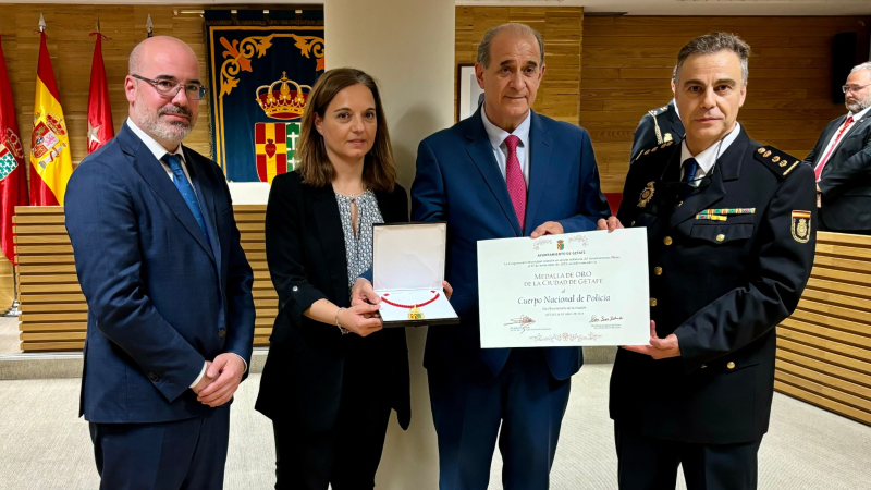 
Francisco Martín asiste a la entrega de la Medalla de Oro de la ciudad de Getafe a la Policía Nacional 
