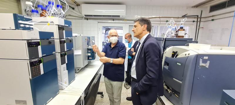 Fernández apuesta por potenciar los laboratorios de sanidad animal para garantizar la excelencia al sector ganadero andaluz