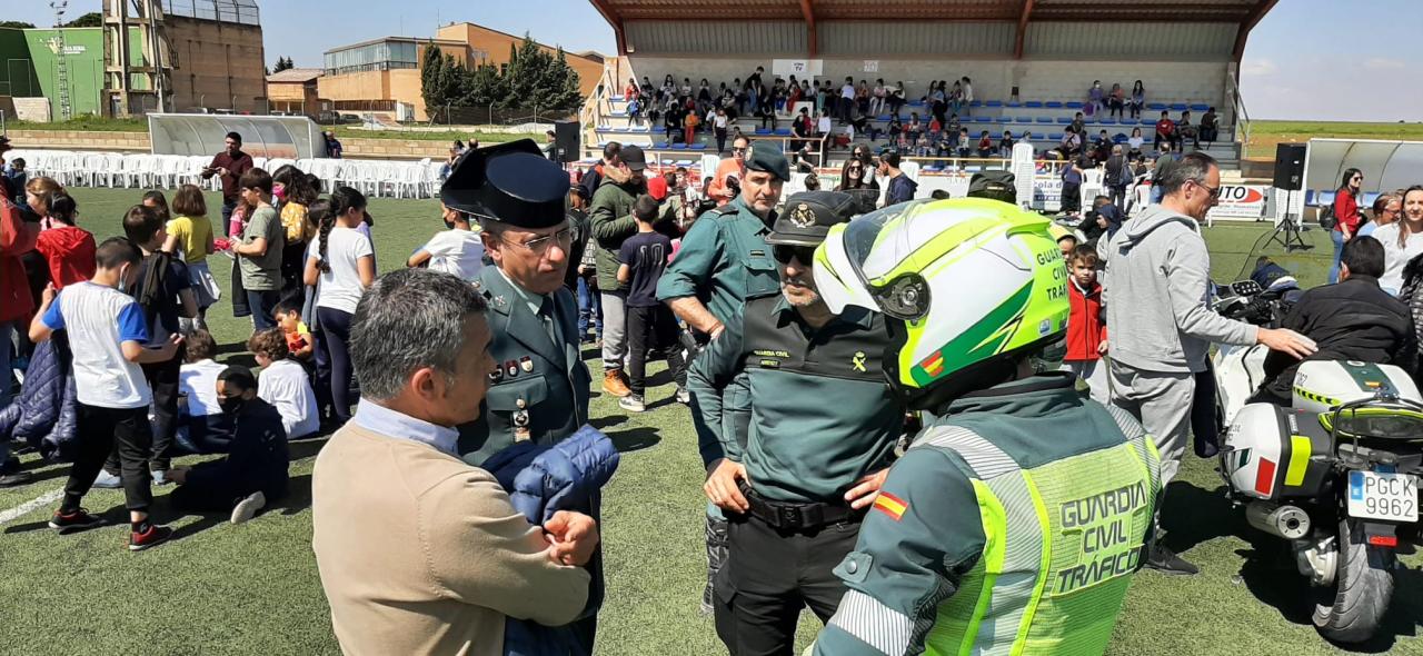 Más de 650 escolares asisten en Casas Ibáñez (Albacete) a una exhibición de la Guardia Civil