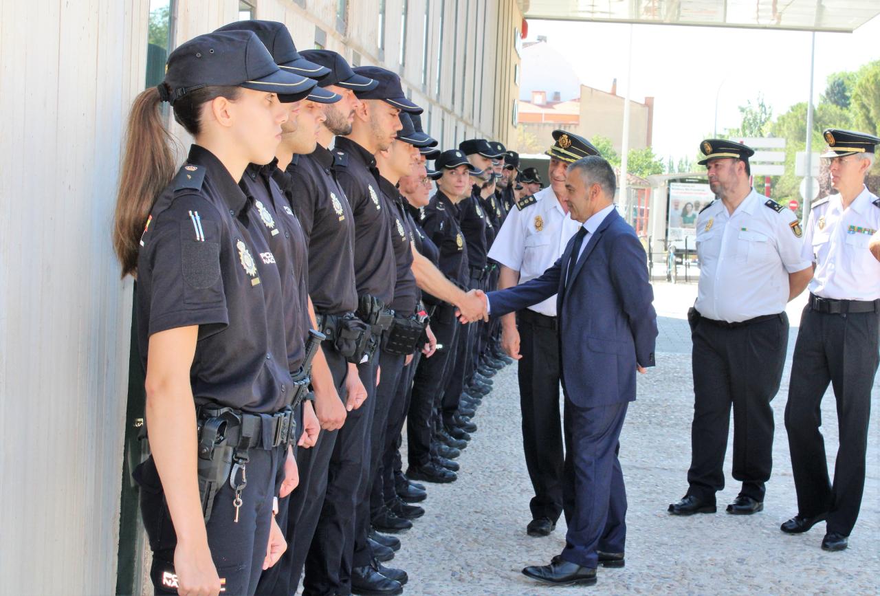 El subdelegado del Gobierno da la bienvenida a los 29 nuevos efectivos de Policía que se incorporan a la provincia de Albacete