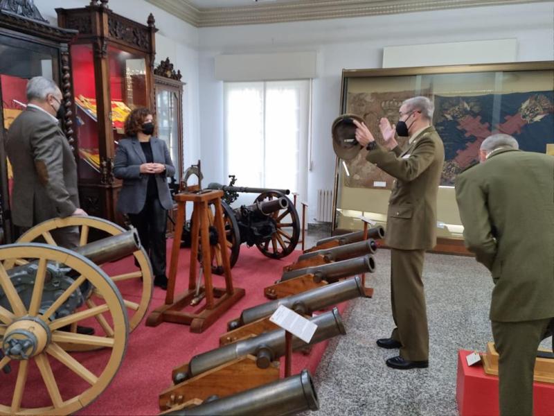 María Rivas resalta el valor e importancia histórica del Museo Militar Regional, que cumple este año su 30 aniversario en el emplazamiento de A Coruña  