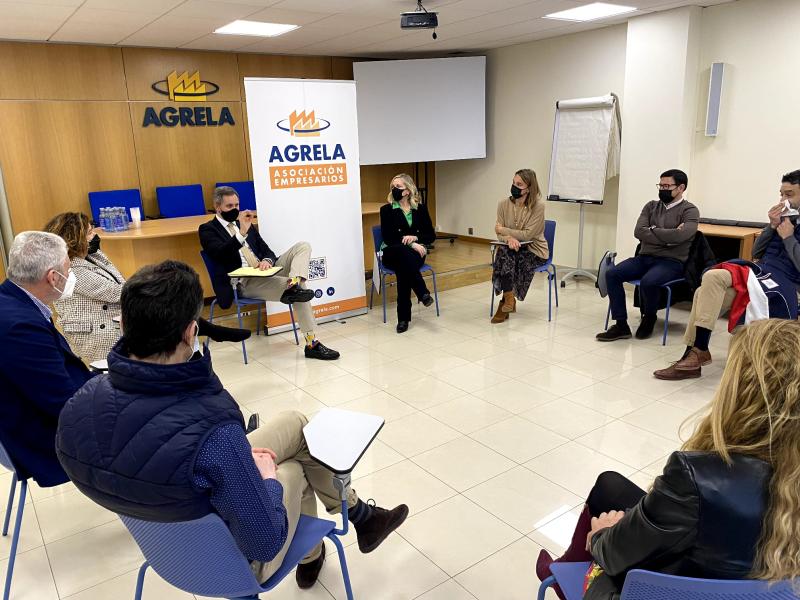 José Miñones traslada a las empresas de Agrela la apuesta del Gobierno de acelerar el Plan de Recuperación para que 2022 sea el año de la transformación de A Coruña y Galicia