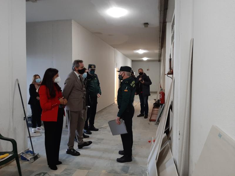 Imagen de archivo visita delegado del Gobierno al cuartel de Burela