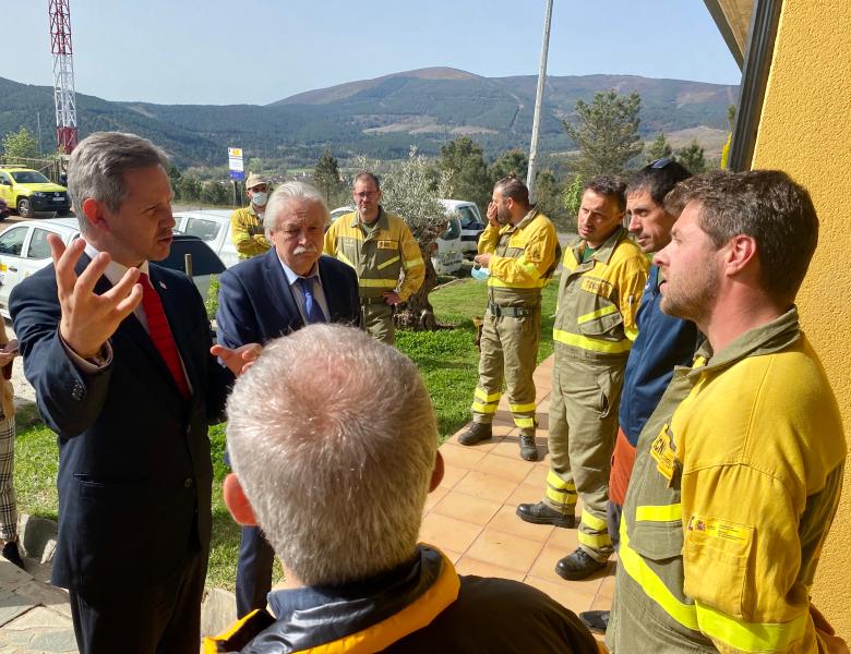 José Miñones anuncia que el Gobierno invertirá 3,8 millones de euros del Plan de Recuperación para crear en Laza una de las bases de defensa contra incendios más modernas de España