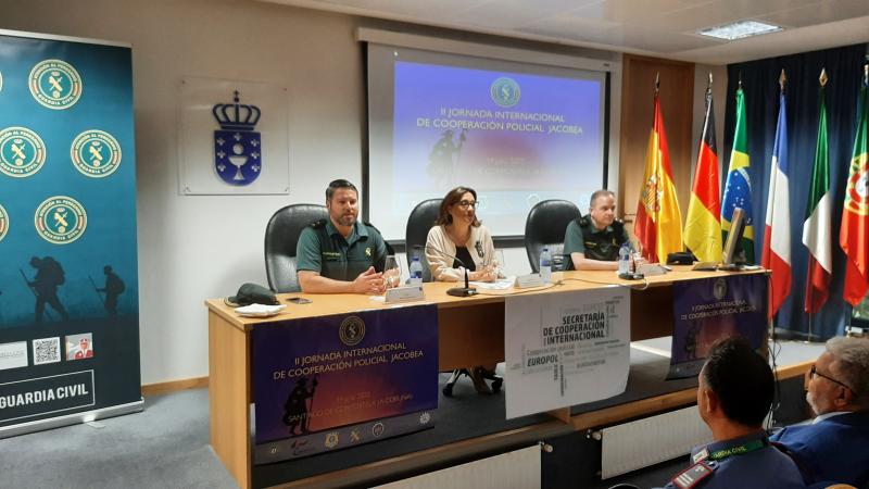 Maica Larriba destaca el exitoso trabajo realizado por las Fuerzas y Cuerpos de Seguridad en las rutas jacobeas