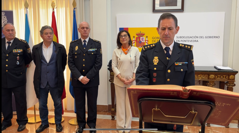 Maica Larriba traslada todo su apoyo y total colaboración al nuevo comisario provincial de Pontevedra<br/>