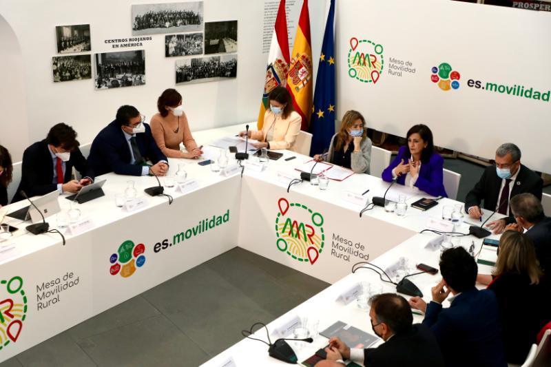 El Gobierno de España impulsa la creación de la Mesa de Movilidad Rural, iniciativa pionera en España para dotar de soluciones de movilidad innovadoras a las zonas de reto demográfico  