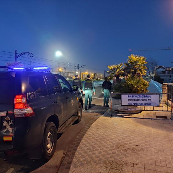La Guardia Civil de Gipuzkoa intercepta en el paso fronterizo de Santiago en Irún a tres migrantes indocumentados