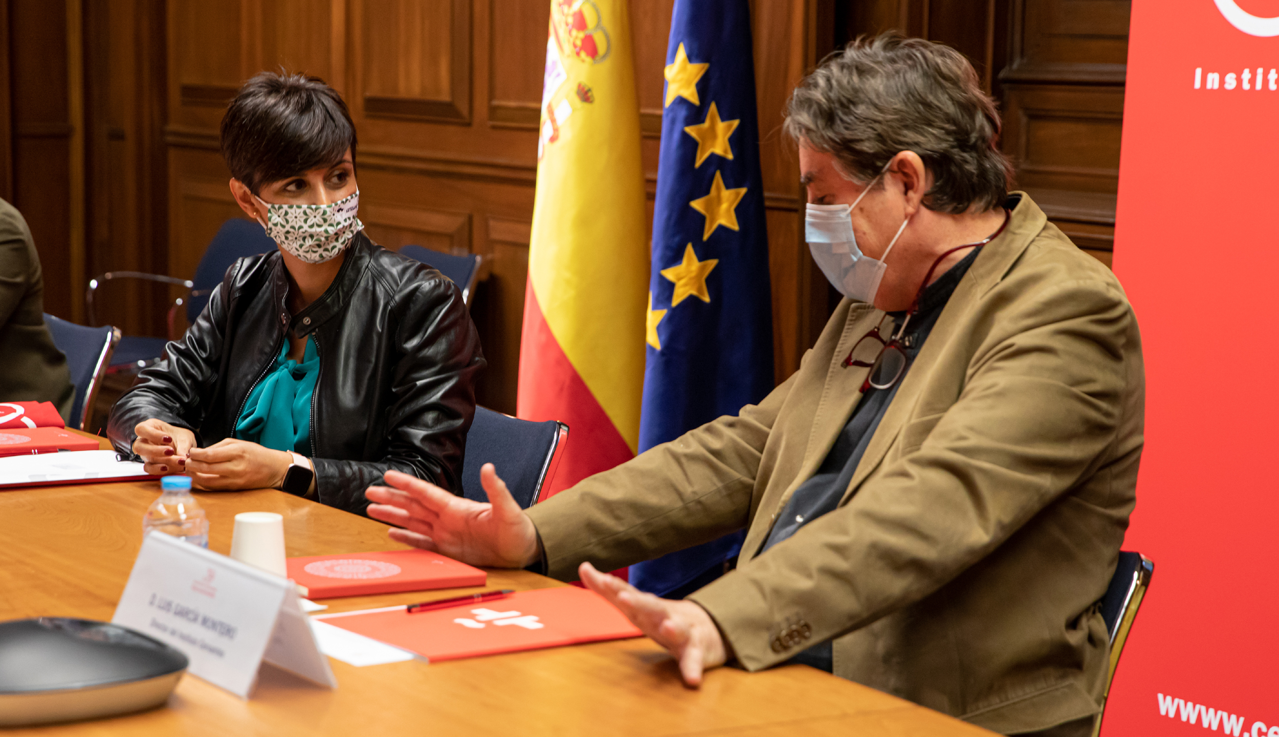 Isabel Rodríguez y Luis García Montero estudian vías de colaboración para la difusión de las lenguas oficiales