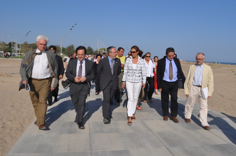 La Directora General de Sostenibilitat de la Costa i el Mar ha inaugurat el 2n tram del passeig marítim de Castelldefels, a Barcelona