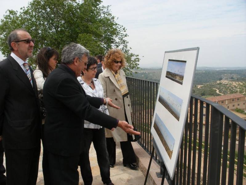 Tere Cunillera i José Angel Flores inauguren la restauració del mirador del castell de Llardecans
