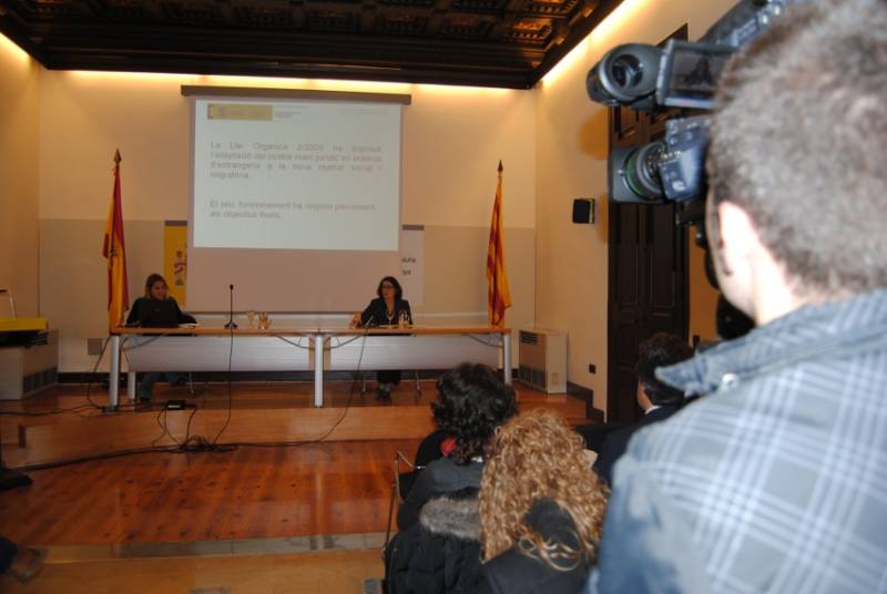 Anna Terrón presenta l’esborrany del Reglament de la Llei d’Estrangeria a Barcelona 