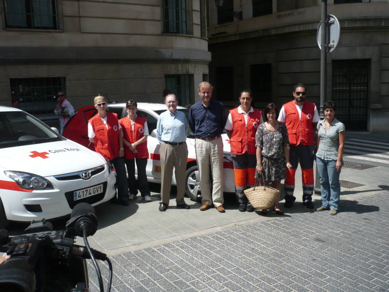 El Delegat del Govern i el Vicepresident de la Creu Roja a les Illes Balears presenten els nous vehícles del Programa de Ajuda a Domicili.