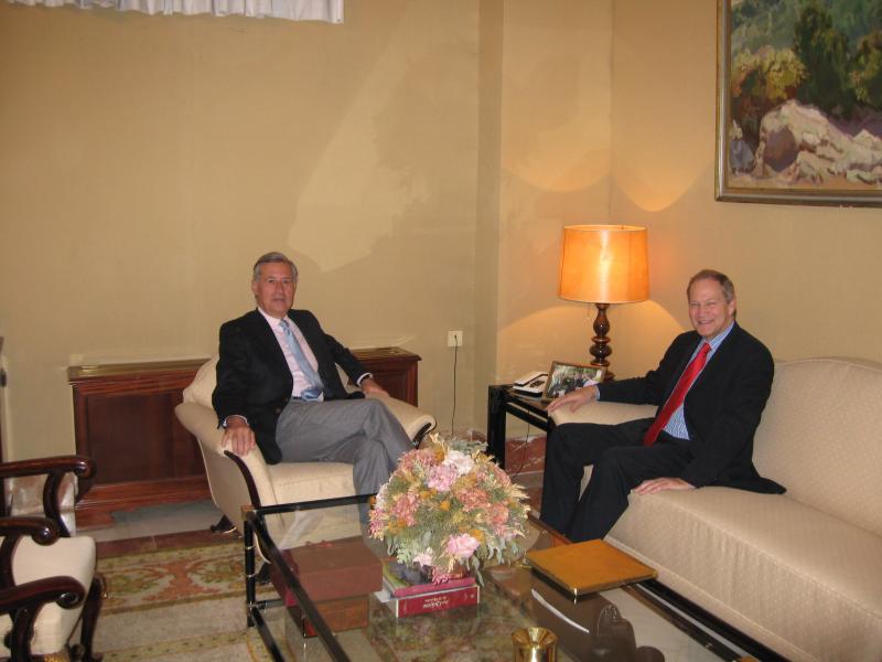 El Embajador de Canadá en España, Malcom McKechie se reúne con López Garzón
