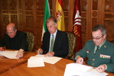 El Delegado del Gobierno en Andalucía preside la firma del convenio de colaboración entre CajaSur y la Guardia Civil