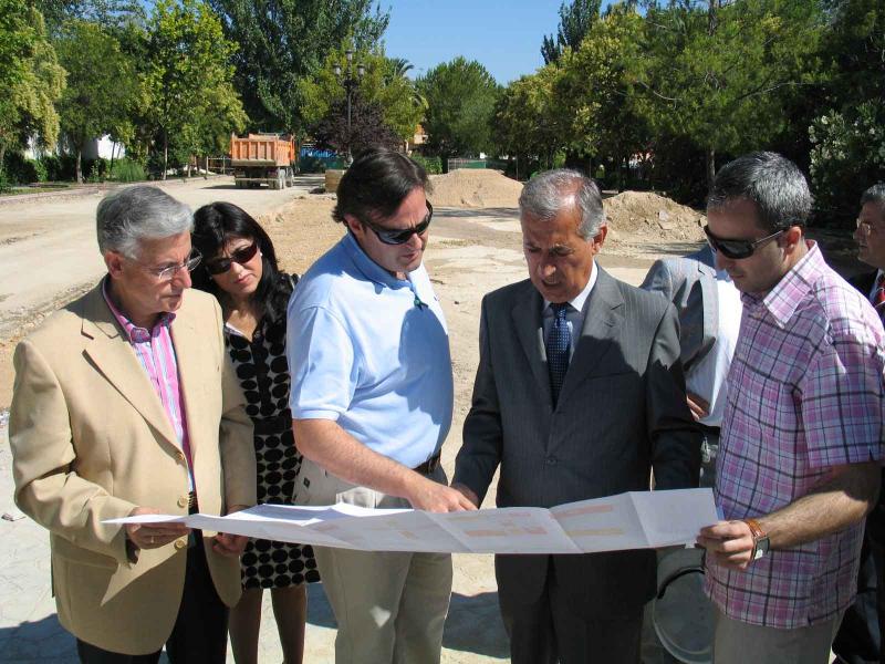 El Delegado del Gobierno visita las obras del Plan Estatal en Torredelcampo (Jaén)