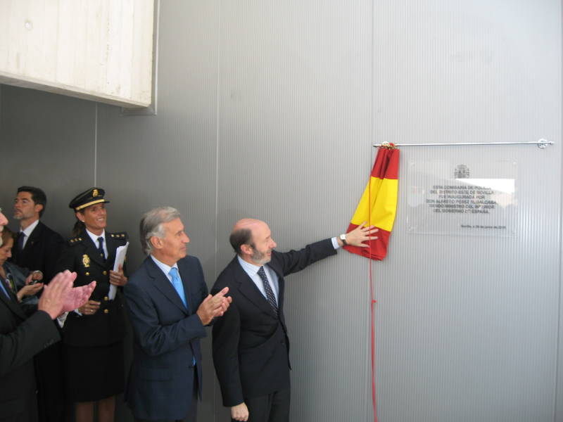 Rubalcaba inaugura en Sevilla la nueva comisaría de Policía Nacional de Sevilla Este