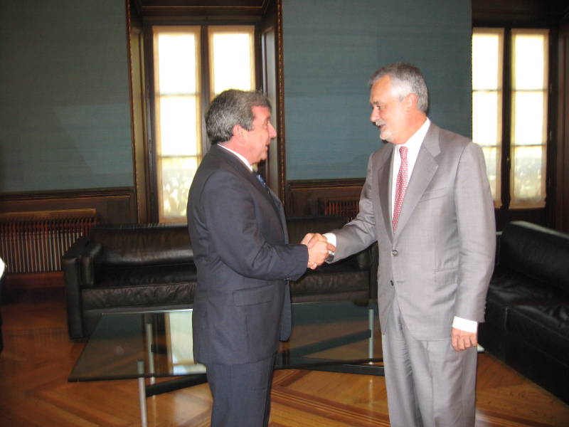 El presidente de la Junta recibe al delegado del Gobierno en Andalucía