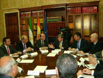García Garrido traslada a los empresarios almerienses el compromiso del Gobierno con el proyecto de gasoducto Huércal-Overa -Baza - Guadix