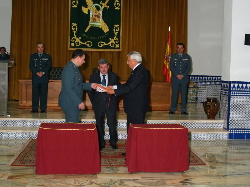 García Garrido elogia la entrega y dedicación de la Guardia Civil en su trabajo por el bienestar de la ciudadanía y su profunda imbricación en la sociedad civil 