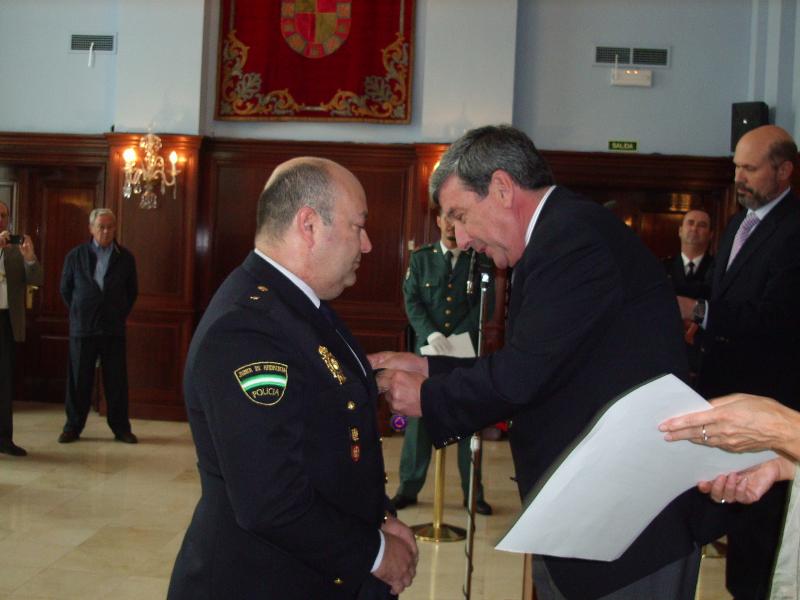García Garrido entrega tres medallas al Mérito de la Protección Civil en Jaén, que ha recibido más de 3,2 millones euros en ayudas estatales por catástrofes desde 2010