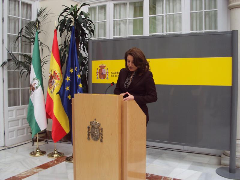 La delegada del Gobierno en Andalucía pide a la Junta que acepte el objetivo de déficit para 2012