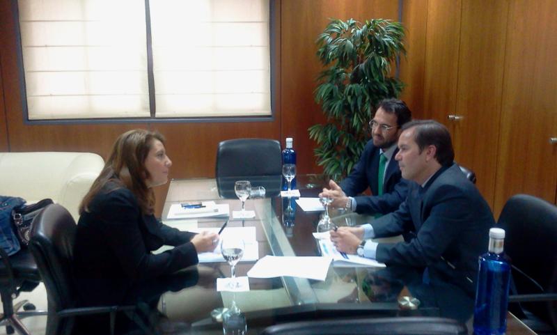 La delegada del Gobierno en Andalucía se reúne con el delegado especial de la Agencia Tributaria