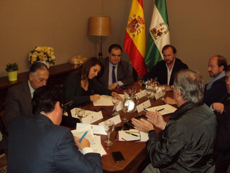  La delegada del Gobierno recibe a representantes del sector del ibérico de Huelva y Córdoba