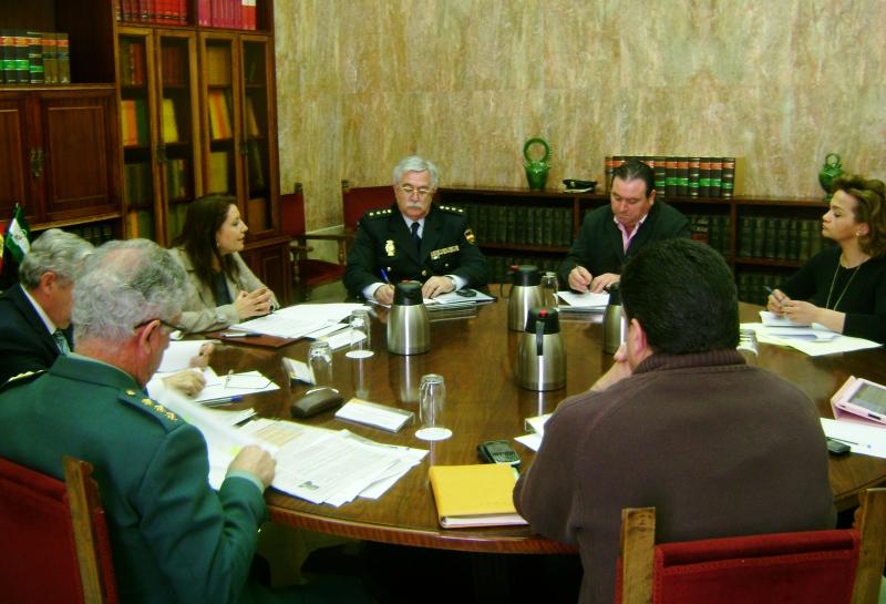 La delegada del Gobierno en Andalucía anuncia un paquete de medidas para prevenir los robos en el campo