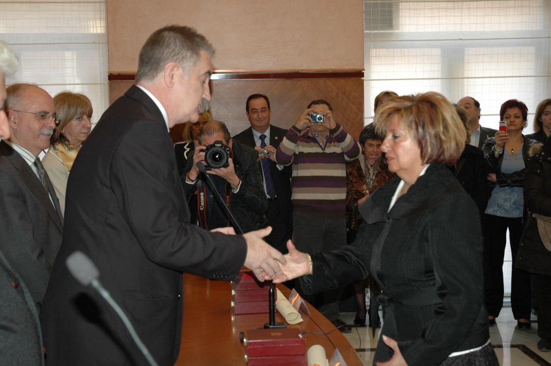 El Gobierno entrega las Grandes Cruces y Encomiendas de Reconocimiento Civil a las víctimas del terrorismo en Aragón 

