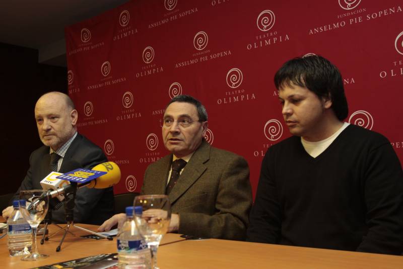 El Subdelegado del Gobierno en Huesca, junto a Óscar Sipán y Antonio Giménez