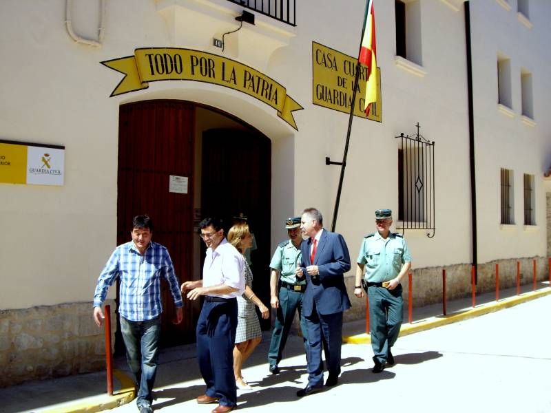 
El delegado del Gobierno visita las casas cuartel de Valderrobres y Calaceite

