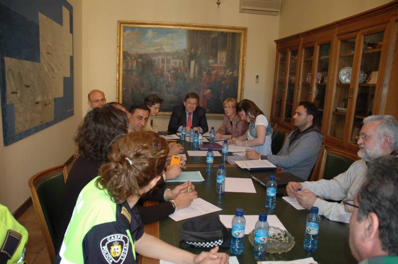 Subdelegación de Zaragoza prepara la campaña de la cereza con el Ayuntamiento y los agentes sociales de Caspe