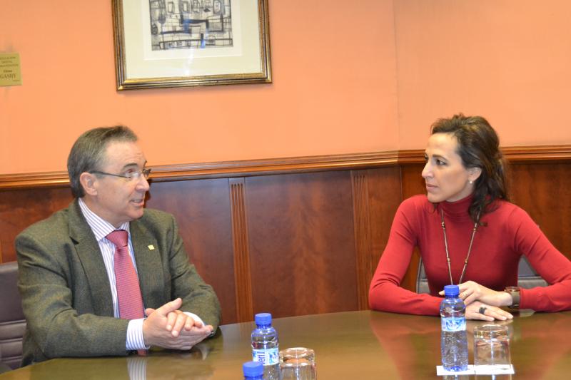 
<br/>La Subdelegada del Gobierno en Huesca, María Teresa Lacruz, visita la Confederación Empresarial Oscense (CEOS-CEPYME ) y se reúne con su Presidente
<br/>