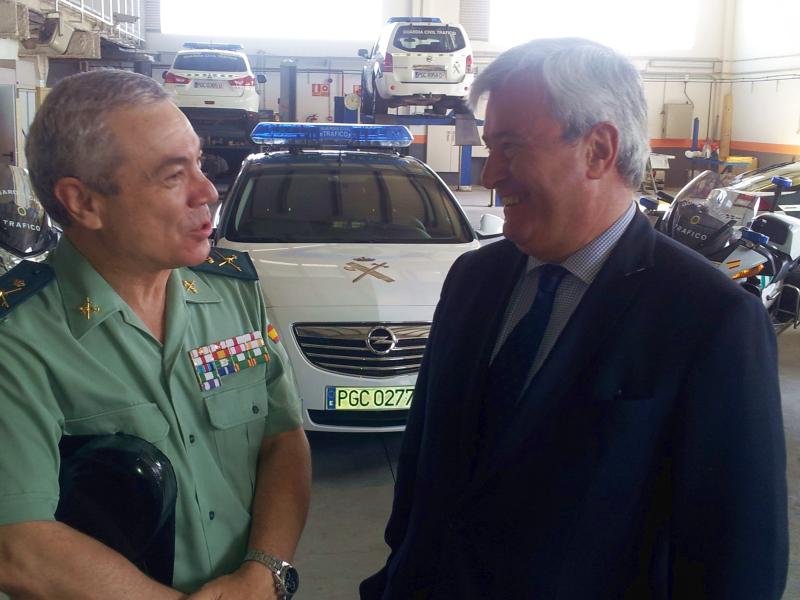 El delegado del Gobierno en Aragón visita el Subsector de Tráfico de la Guardia Civil
