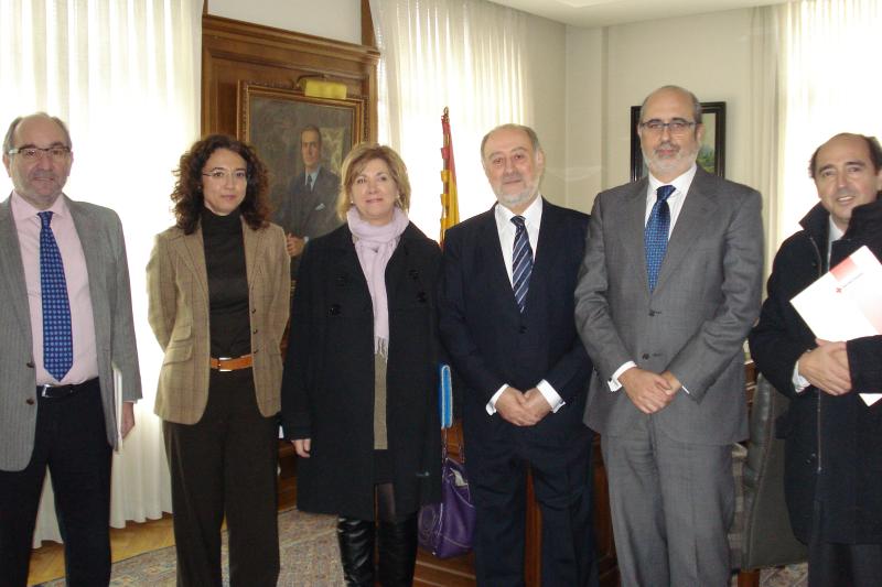 Reunión en la Delegación del Gobierno en Asturias con el Banco de Alimentos de Asturias y la Cruz Roja en el Principado de Asturias.