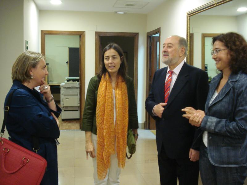 Visita de la directora general de Tráfico, doña María Seguí Gómez, a la Delegación del Gobierno.