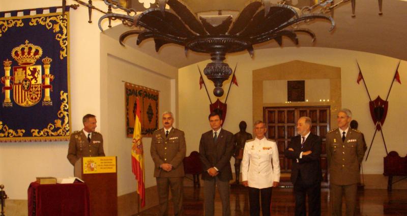 El Coronel del Cuerpo General del Ejército de Tierra, don Vicente Bravo Corchete, toma posesión de su cargo como delegado de Defensa en el Principado de Asturias. 