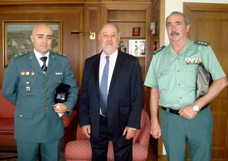 El delegado del Gobierno en Asturias recibe en su despacho al nuevo Teniente Coronel Jefe de la Comandancia de la Guardia Civil de Oviedo.