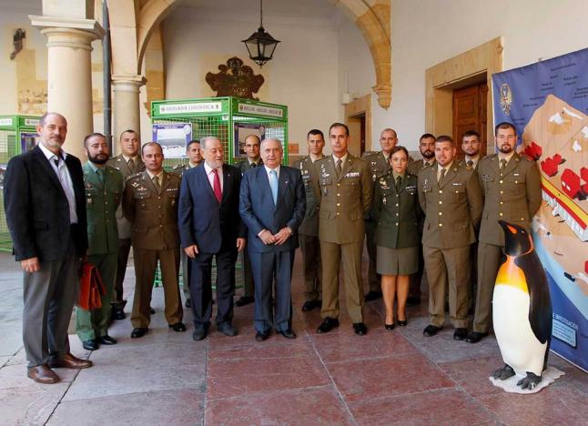 El delegado del Gobierno asistió al acto oficial de despedida de los integrantes de la Campaña Antártica Española, acto celebrado en el paraninfo de la Universidad de Oviedo. 