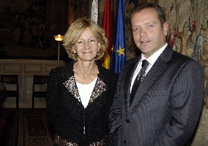 La ministra de Administraciones Públicas, Elena Salgado, y el Consejero de Presidencia y Justicia de Cantabria, Vicente Mediavilla.