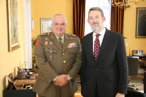 El general de División José Manuel Mollá y el delegado del Gobierno, Agustín Ibáñez.