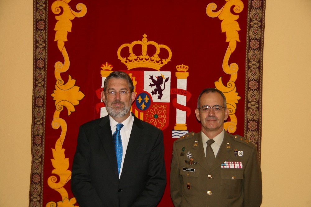 El delegado del Gobierno, Agustín Ibáñez, y el general de Brigada Juan Enrique Aparicio Hernández-Lastras