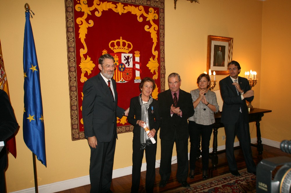 De izquierda a derecha, el delegado del Gobierno, la fiscal Martín Nájera, el presidente del Parlamento de Cantabria, la fiscal jefe de Cantabria y el alcalde de Santander.