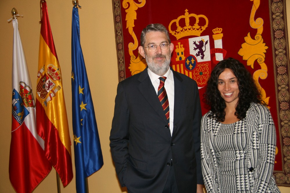 El delegado del Gobierno y la directora del INSS de Cantabria