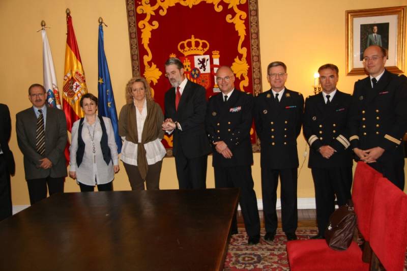 Las autoridades españolas y francesas que van a participar en el Ejercicio Santander 2010