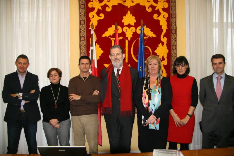 El delegado del Gobierno presidió la Comisión de Seguimiento del Fondo previamente a la rueda de prensa en la que están la presidenta de la Federación de Municipios de Cantabria, los representantes de las centrales sindicales y los empresarios